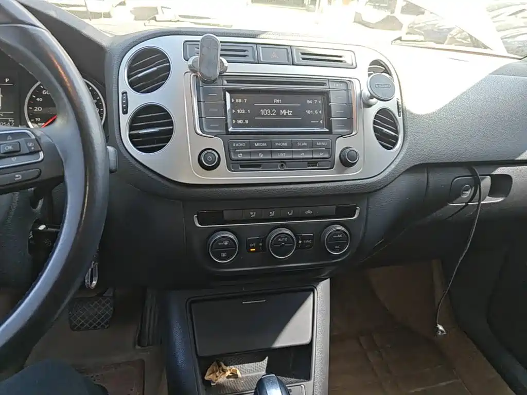 Volkswagen Tiguan — миниатюра 13
