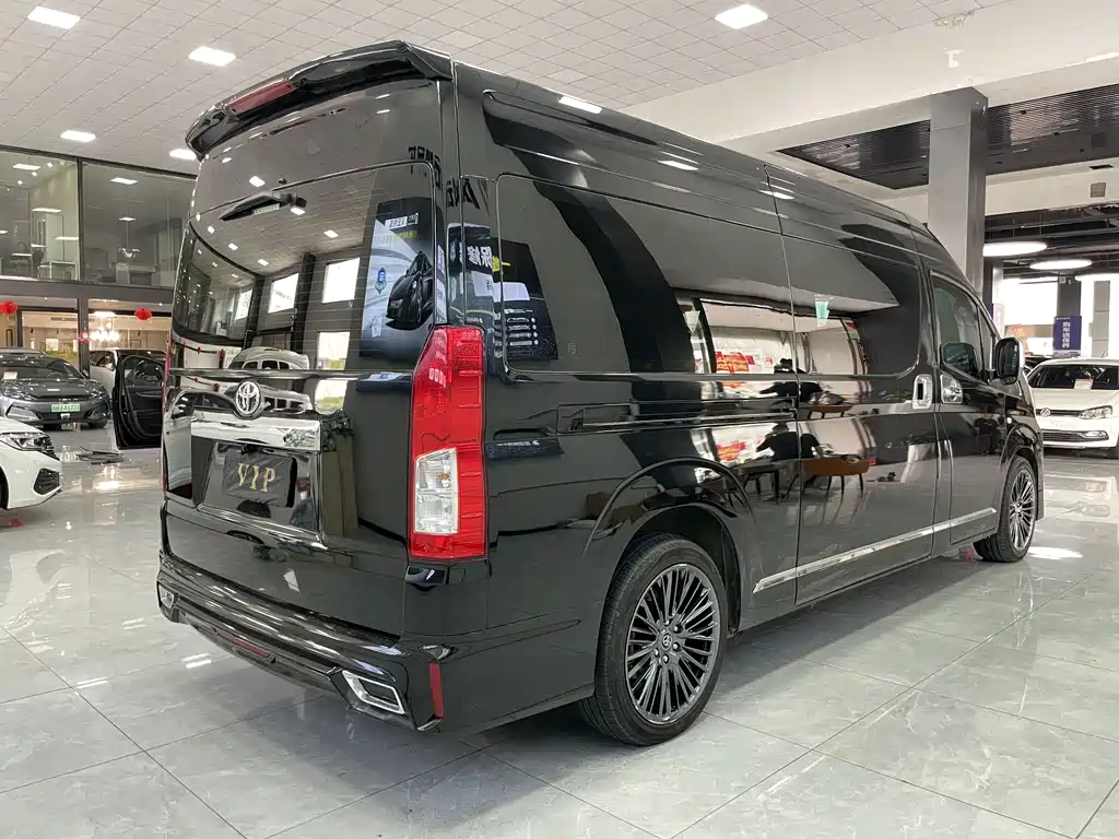 Toyota HiAce 2022 3.5L
