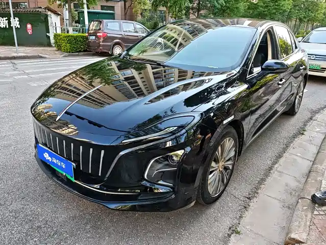 2024 Hongqi E-QM5