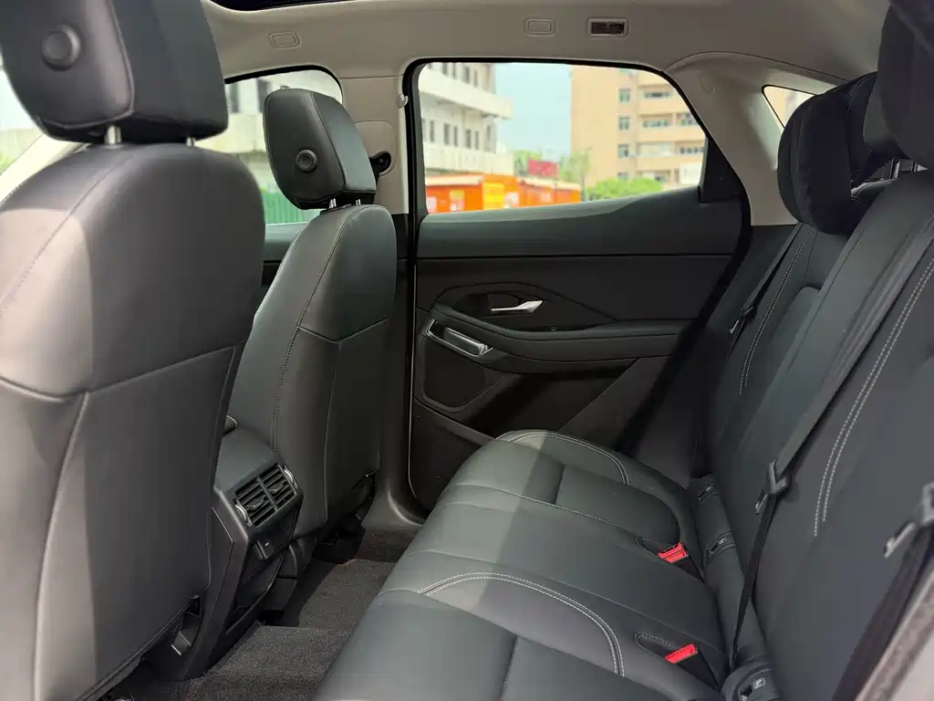 Jaguar E-PACE — миниатюра 22