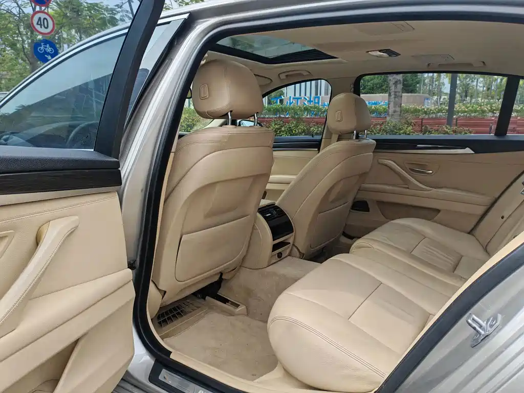 BMW 5 Series — миниатюра 8