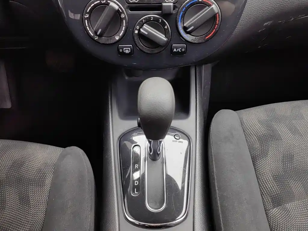Nissan Tiida — миниатюра 13