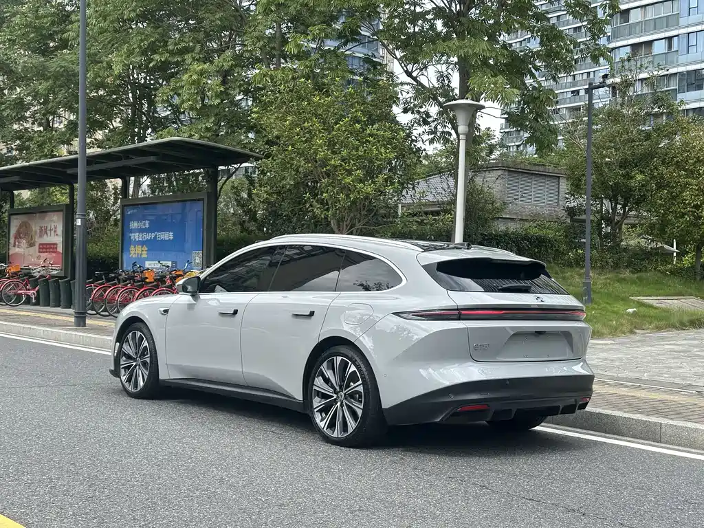 NIO NIO ET5T