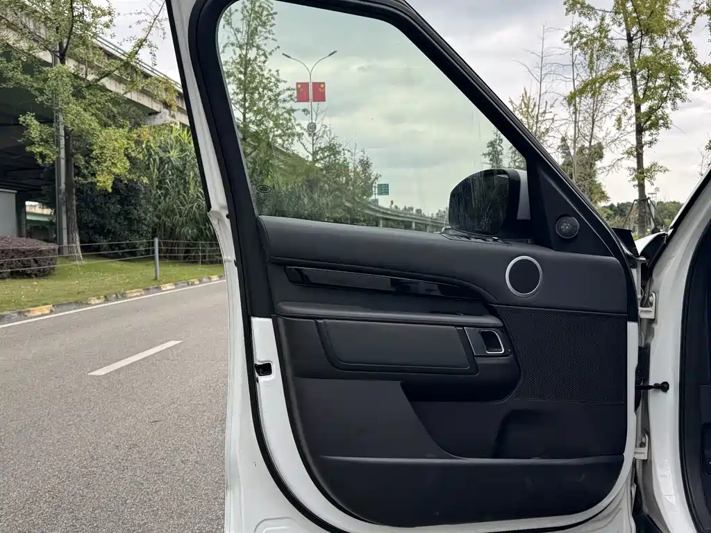 Land Rover Discovery — миниатюра 5