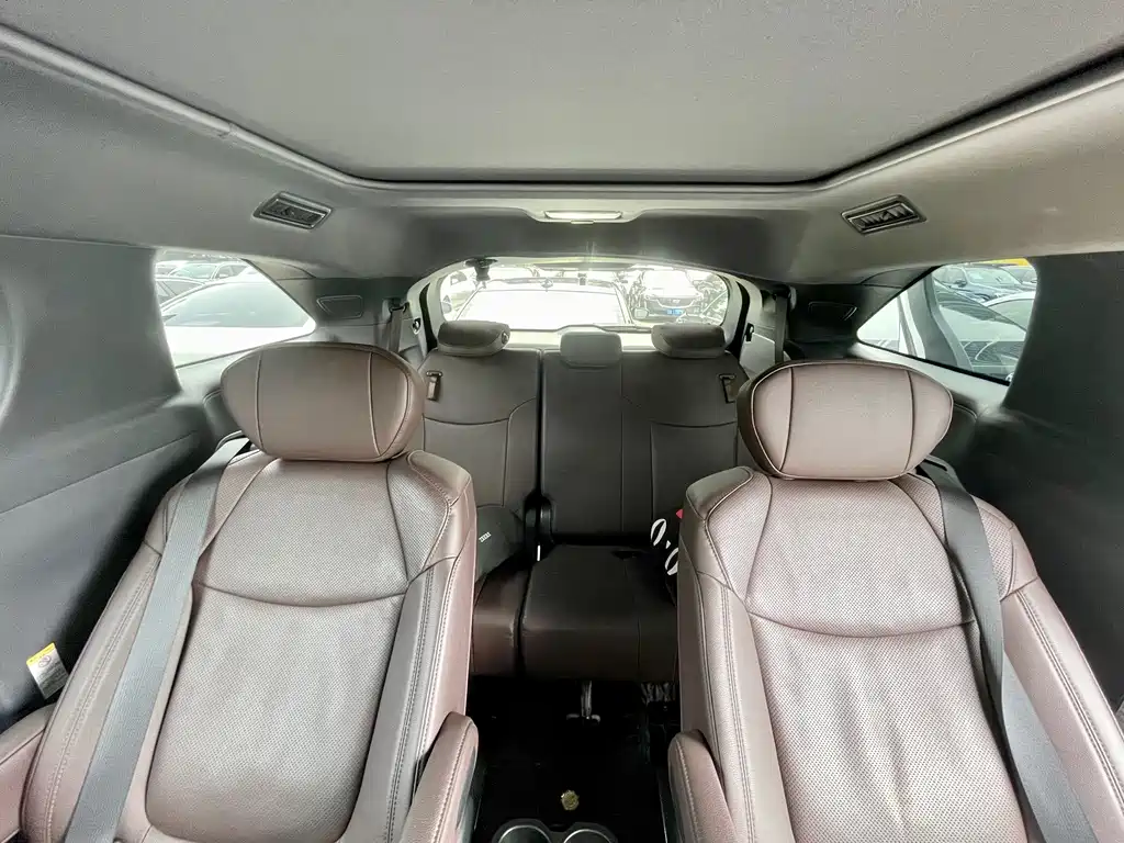 Toyota Sienna — миниатюра 9