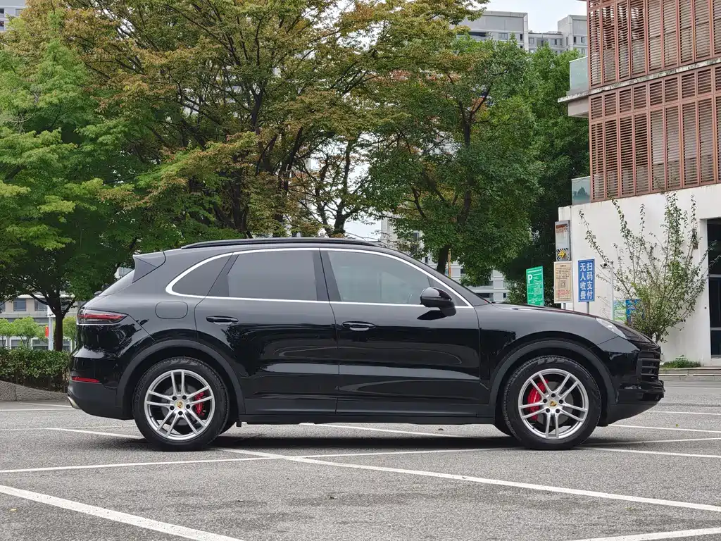 Porsche Cayenne — миниатюра 8