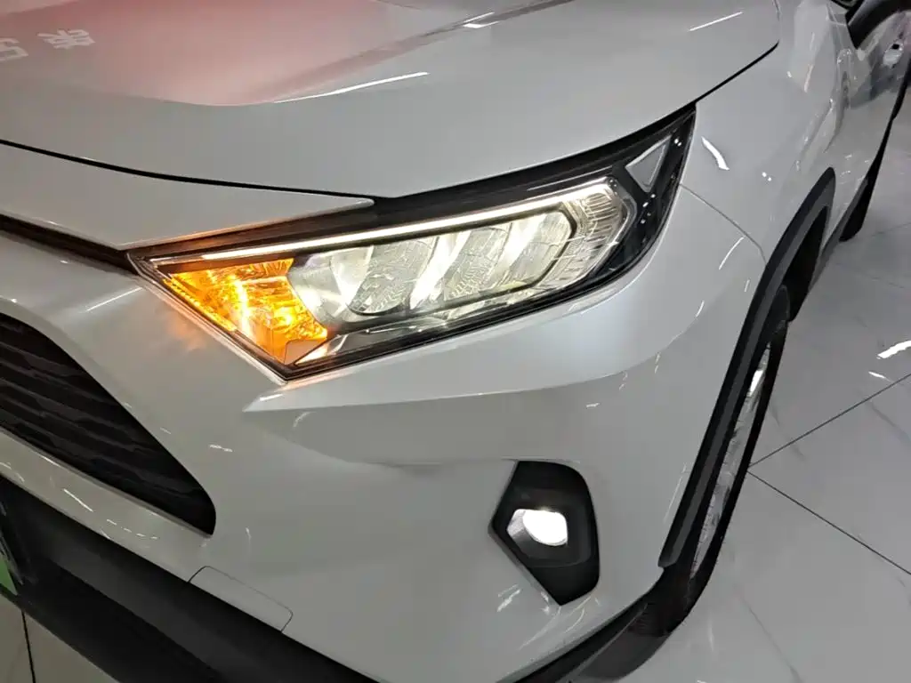 Toyota RAV4 — миниатюра 24