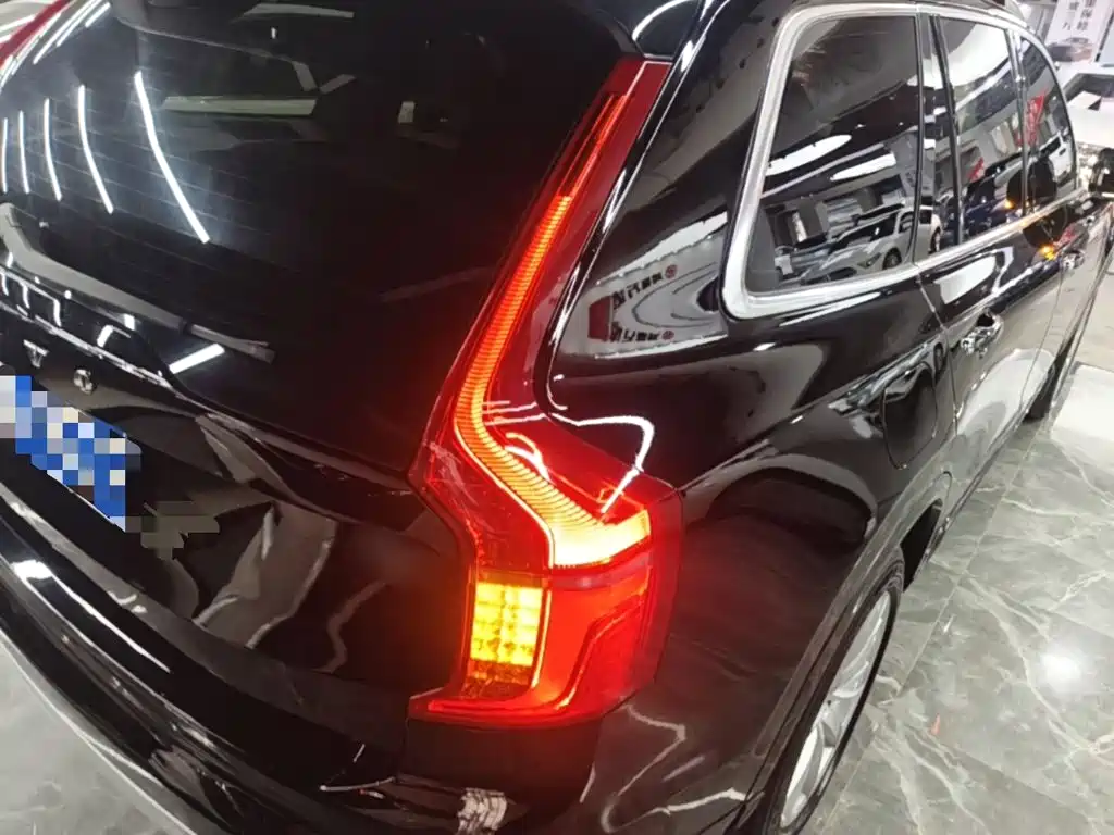 Volvo XC90 2017 T6 5 мест