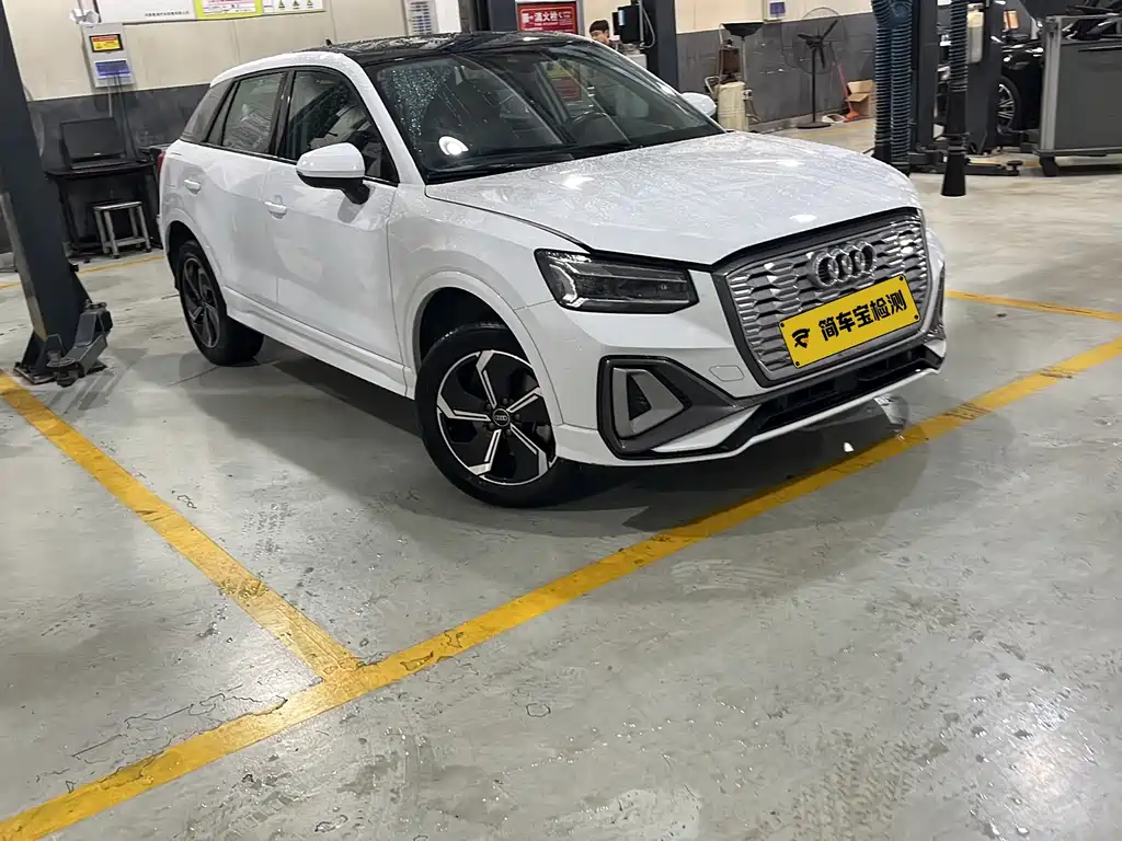 Audi Q2L e-tron — миниатюра 6