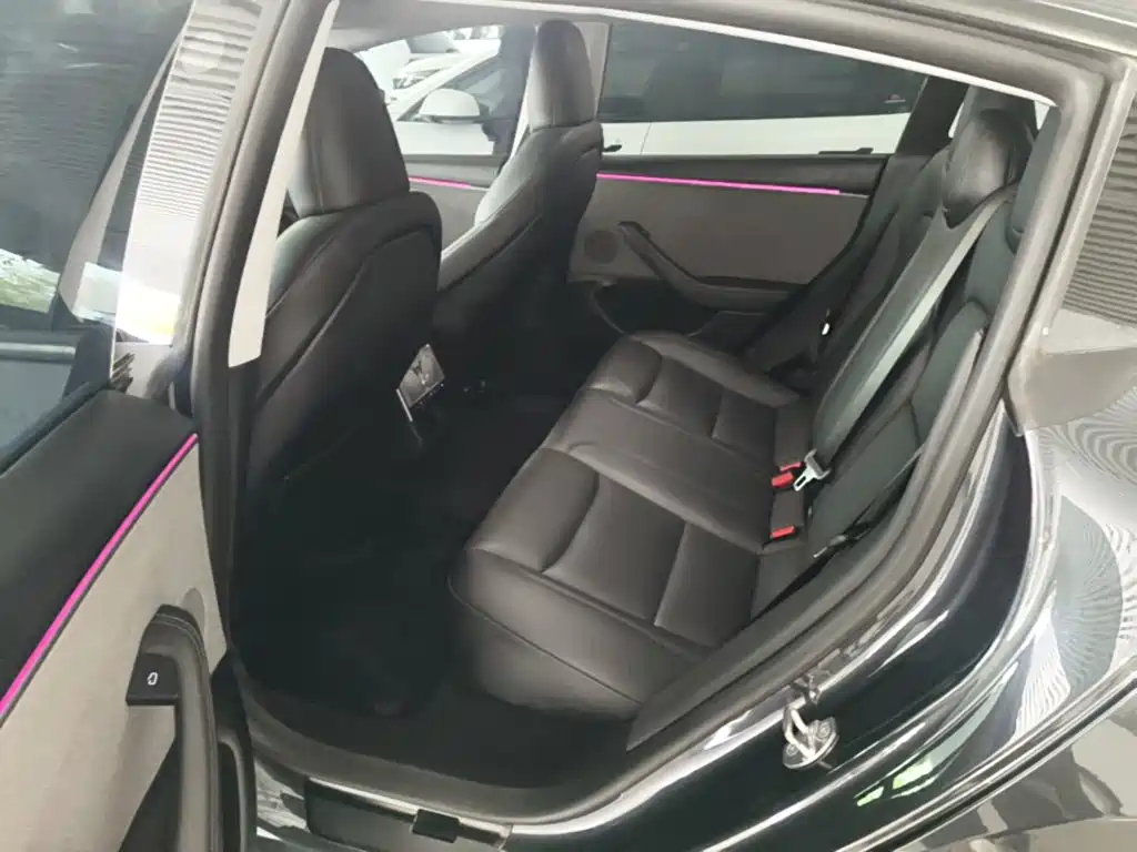 Tesla Model 3 — миниатюра 17