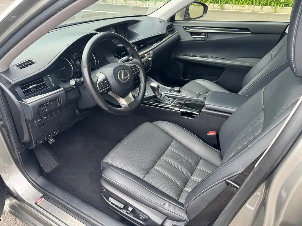 Lexus ES 2015 200 Comfort