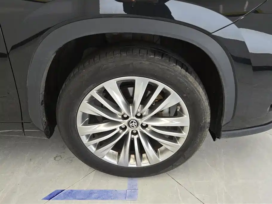 Toyota Highlander 2022 380T Luxury 7 мест