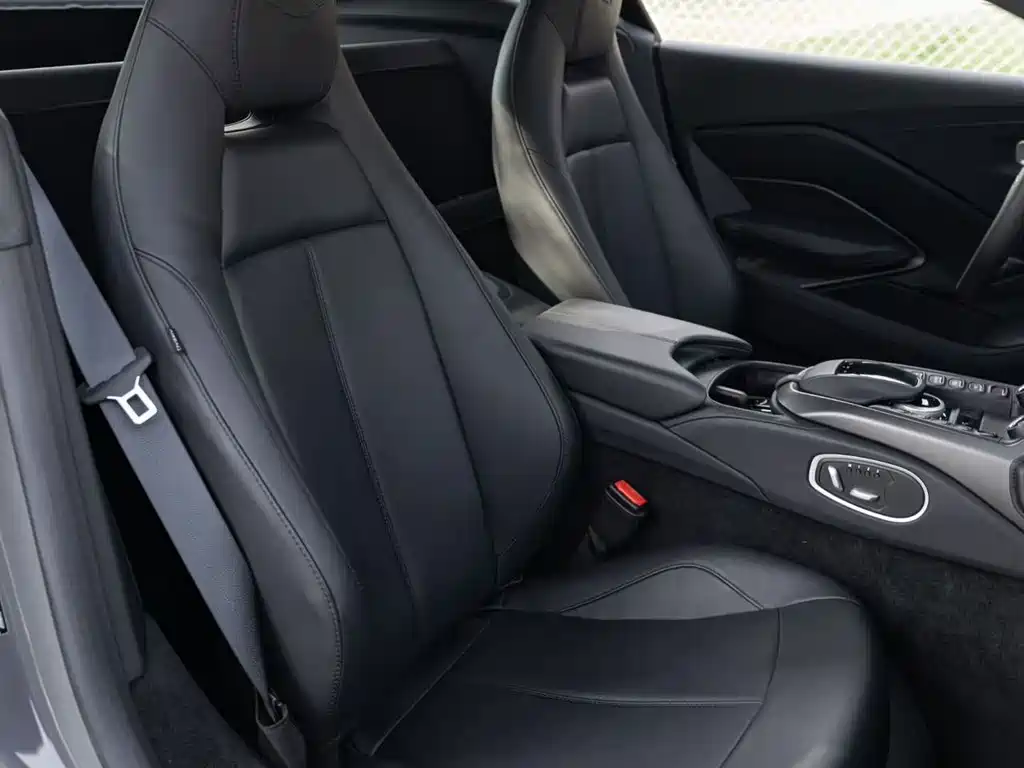 Aston Martin V8 Vantage — миниатюра 8