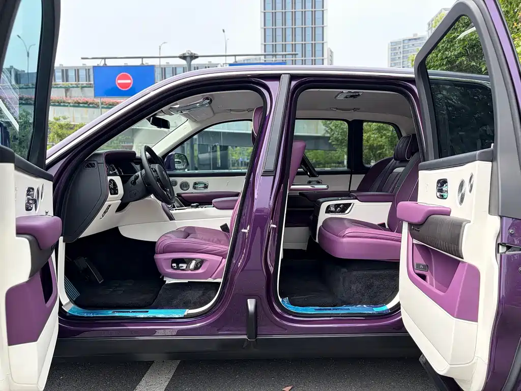 Rolls-Royce Cullinan — миниатюра 20