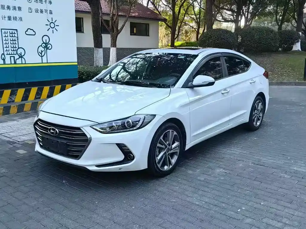 Купить Hyundai Elantra