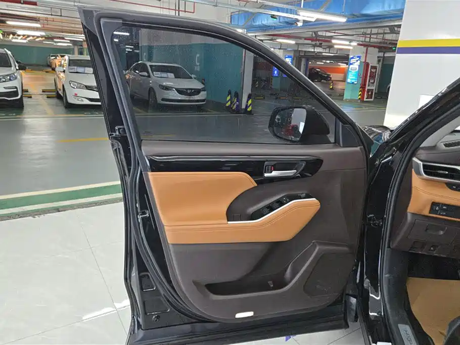 Toyota Highlander 2022 380T Luxury 7 мест