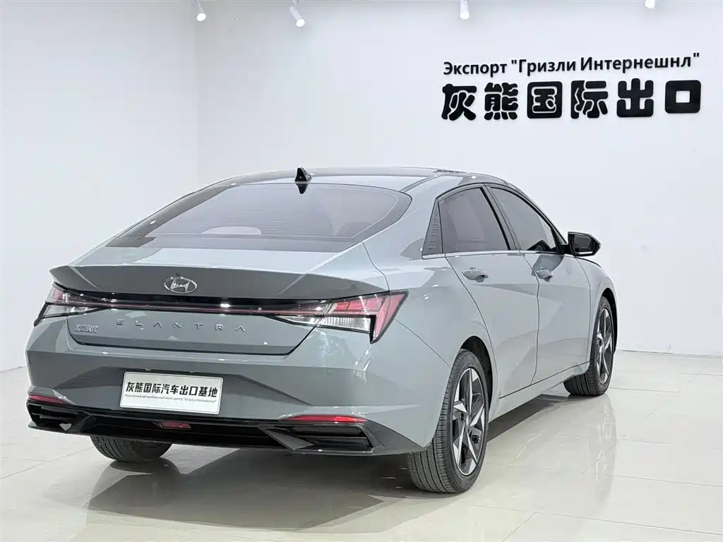 Hyundai Elantra 2022 1.5L CVT LUX Luxury