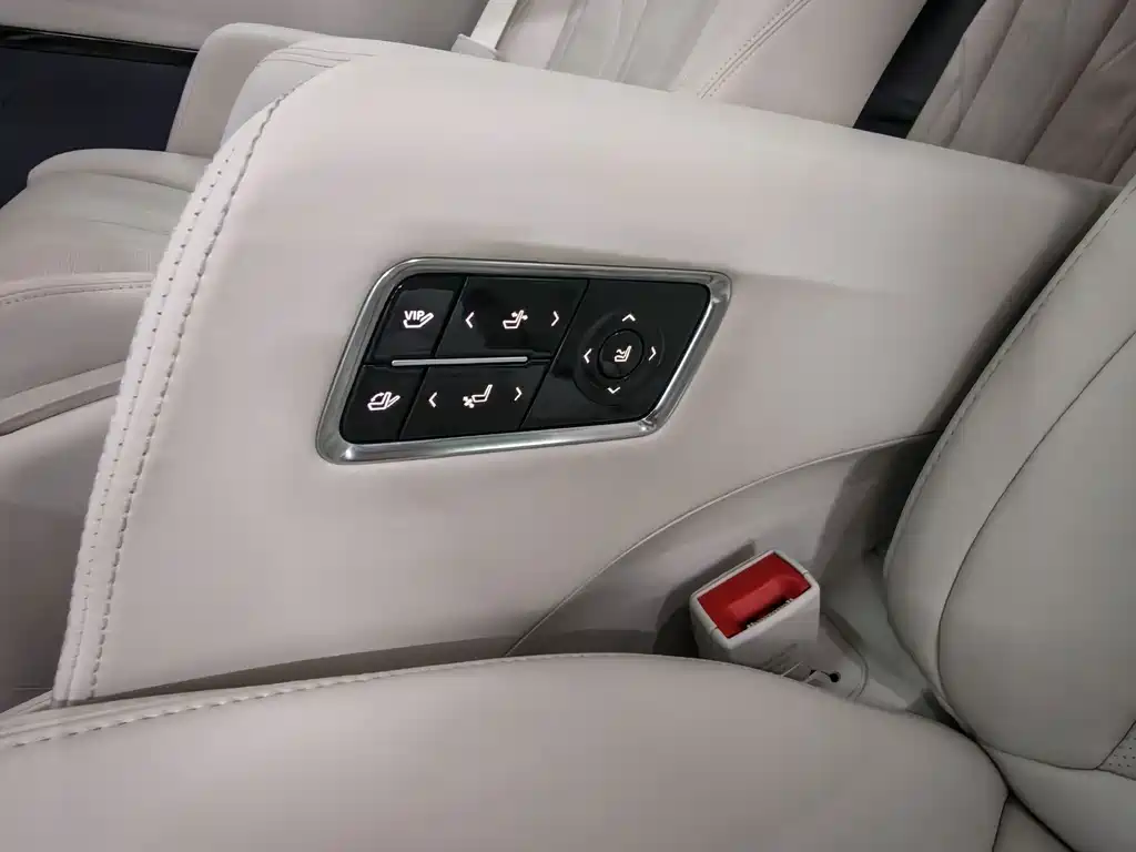 Buick GL8 Hybrid — миниатюра 10