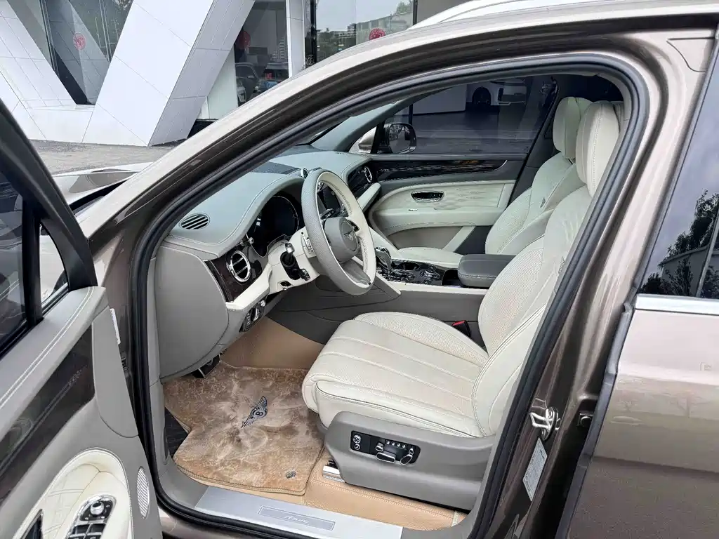 Bentley Bentayga — миниатюра 11