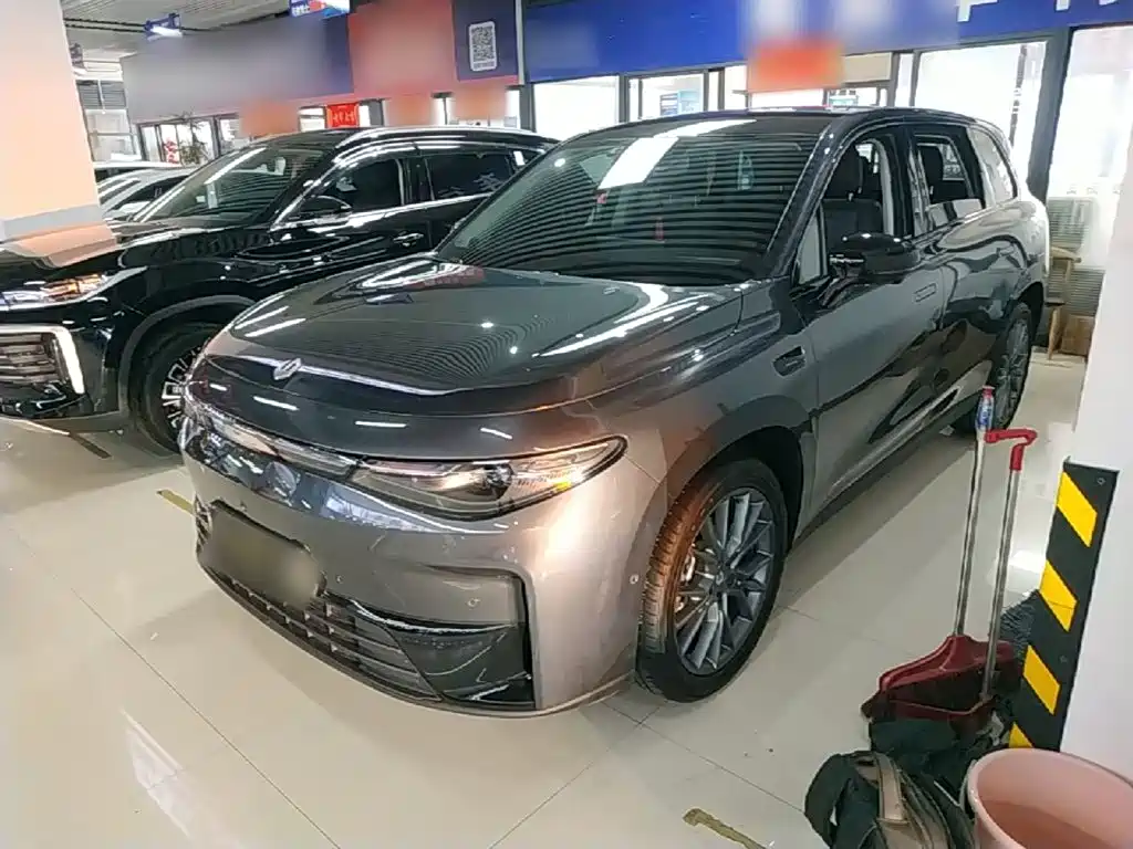 Leapmotor C10