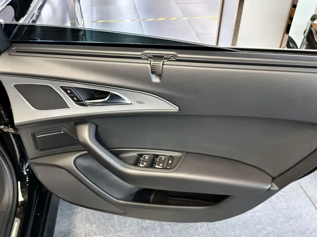 Audi A6L — миниатюра 12