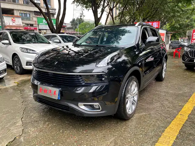 2020 Lynk & Co 01