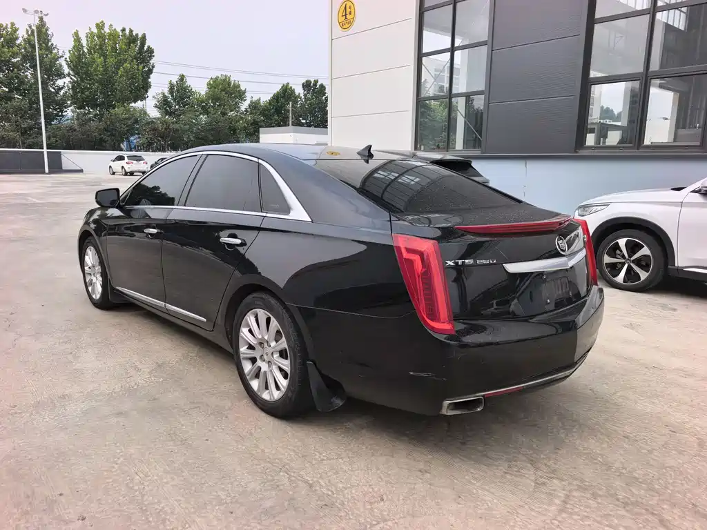 Cadillac XTS 2013 28T Elegant