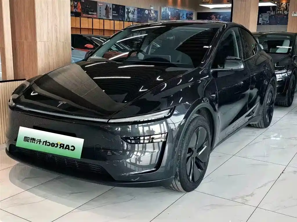 Tesla Model Y 2025