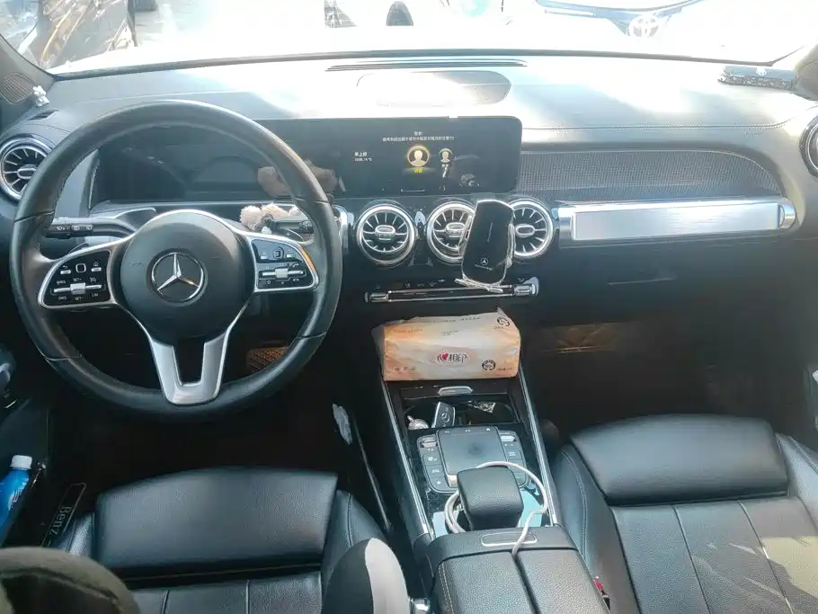 Mercedes-Benz GLB — миниатюра 12