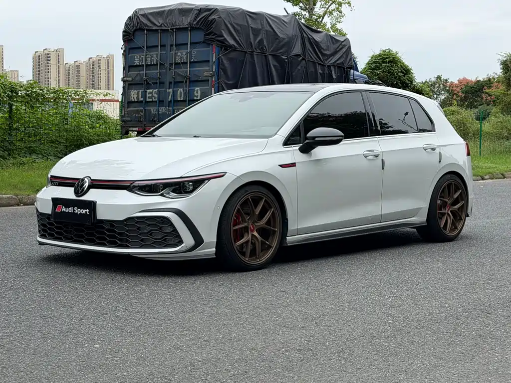 Volkswagen Golf GTI