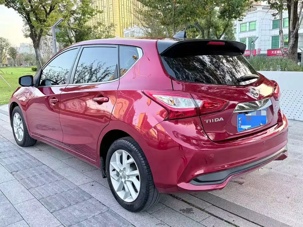 Nissan Tiida — миниатюра 8