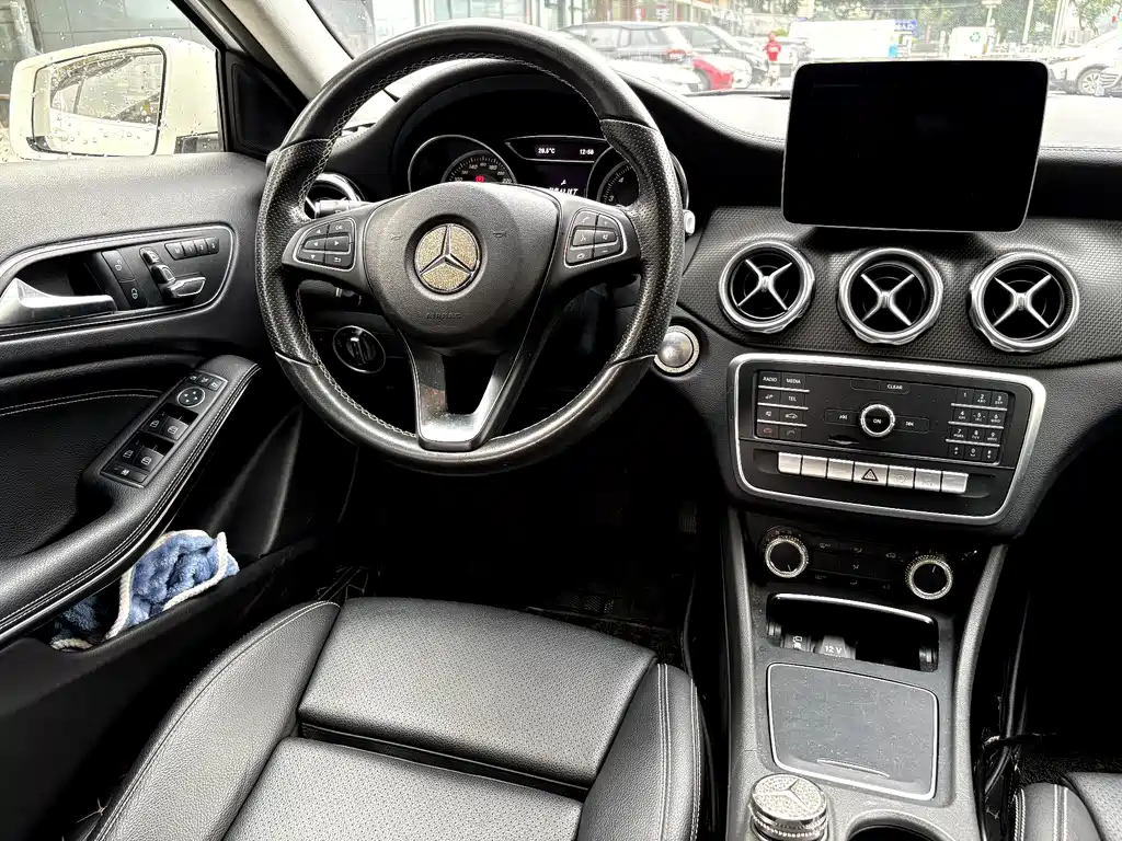 Mercedes-Benz GLA — миниатюра 10