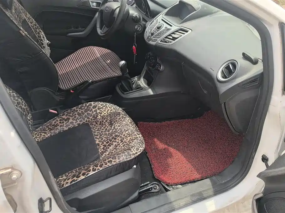 Ford Fiesta 2013 1.5L MT Fashion