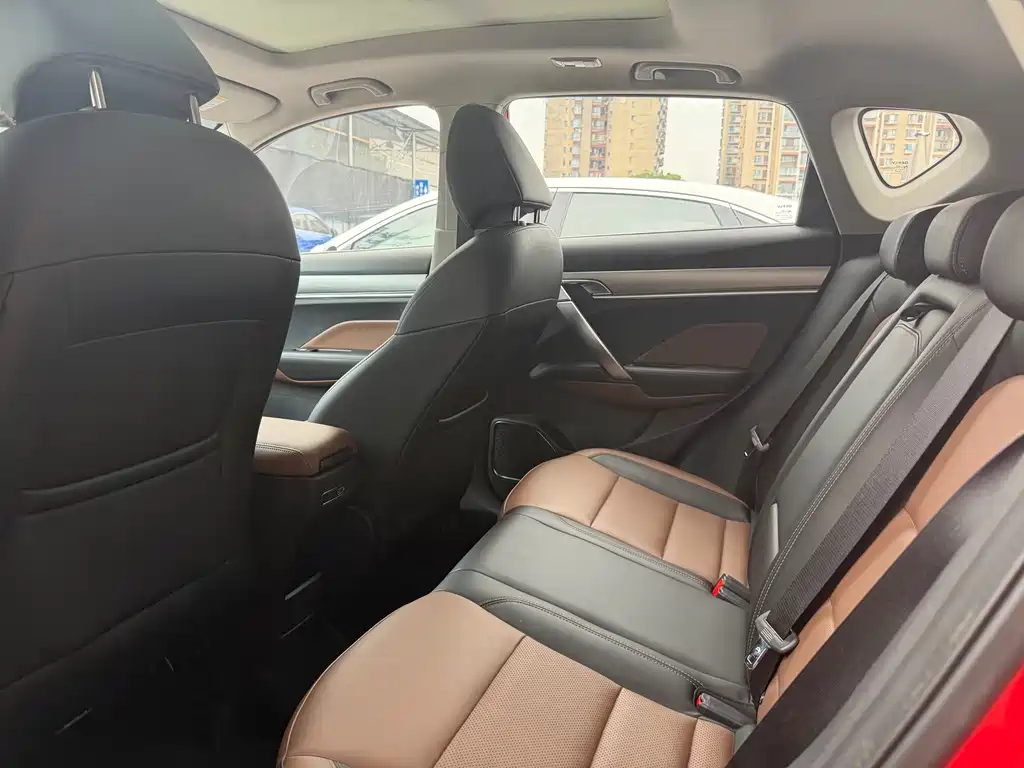 Geely Binyue — миниатюра 9