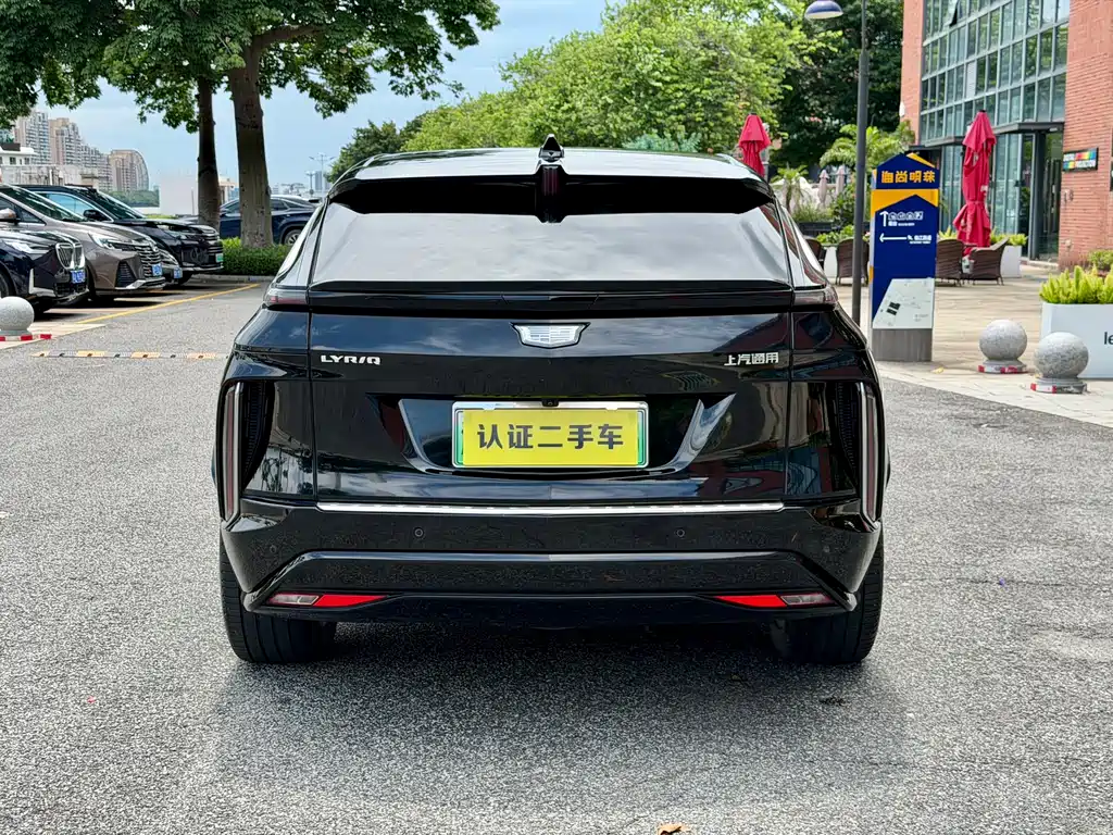 Cadillac IQ 2024 Luxury