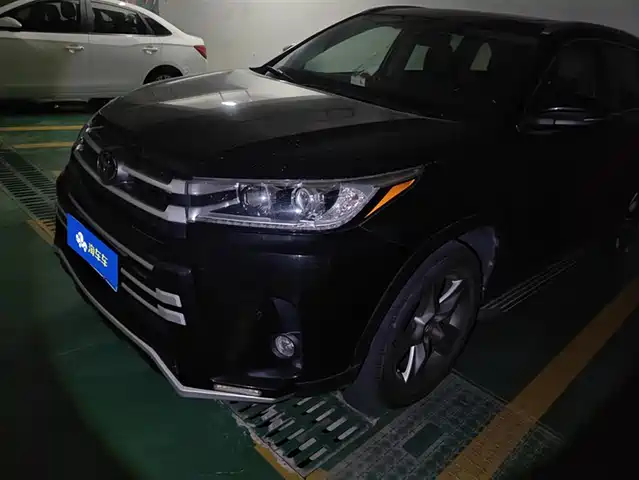 TOYOTA HIGHLANDER