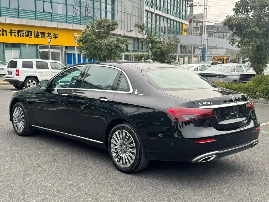 MERCEDES-BENZ E CLASS