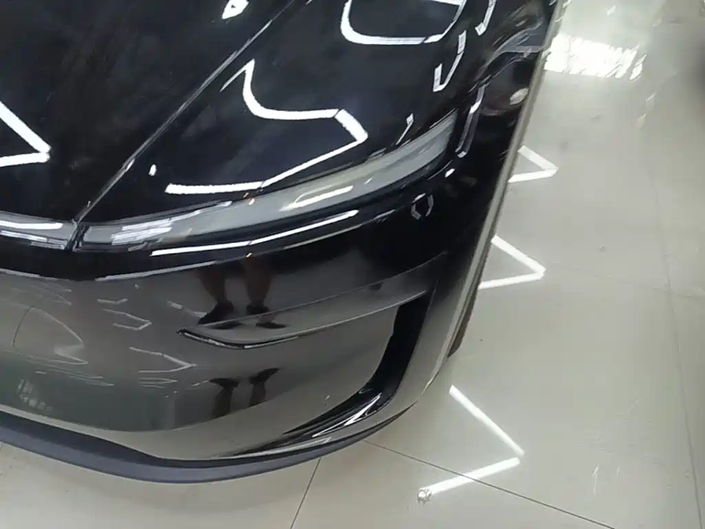 Tesla Model Y — миниатюра 24