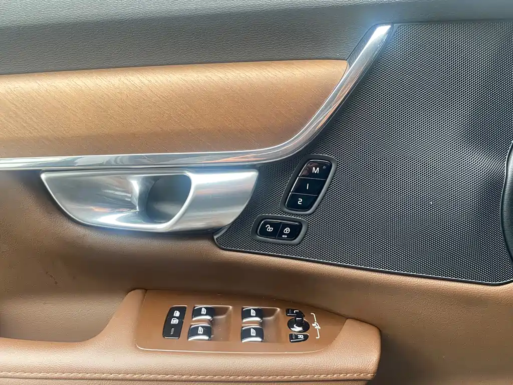 Volvo S90 PHEV — миниатюра 17
