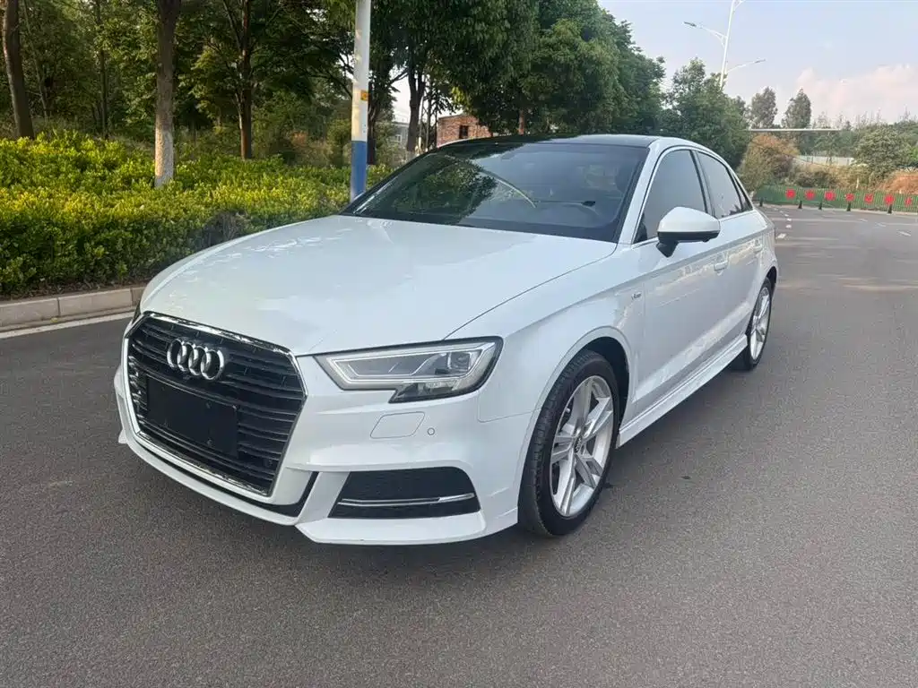 Audi A3 2019 Limousine 35 TFSI Fashion V