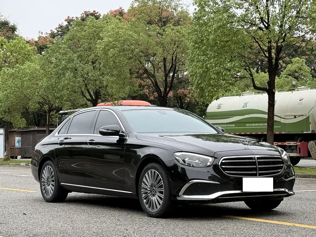 Mercedes-Benz E-Class — миниатюра 3