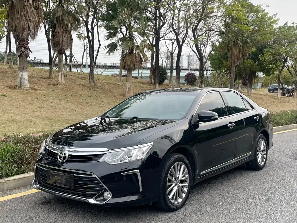 TOYOTA CAMRY