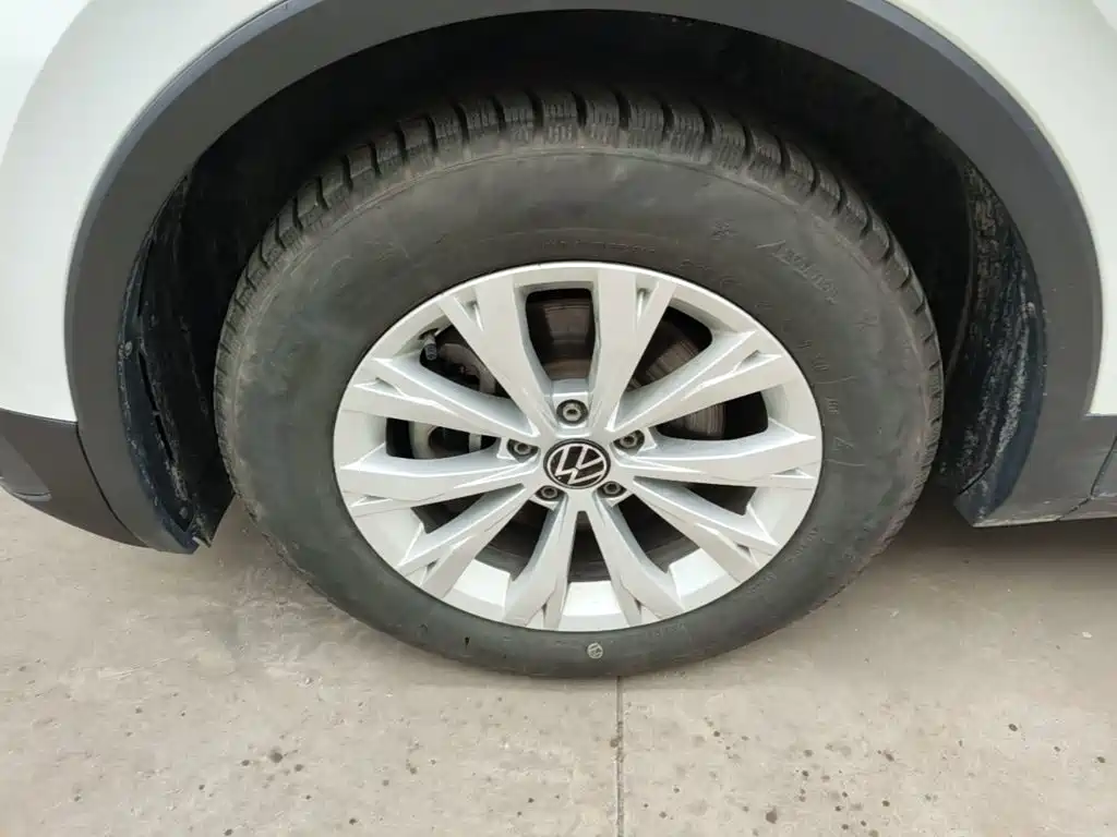 Volkswagen Tiguan L — миниатюра 23