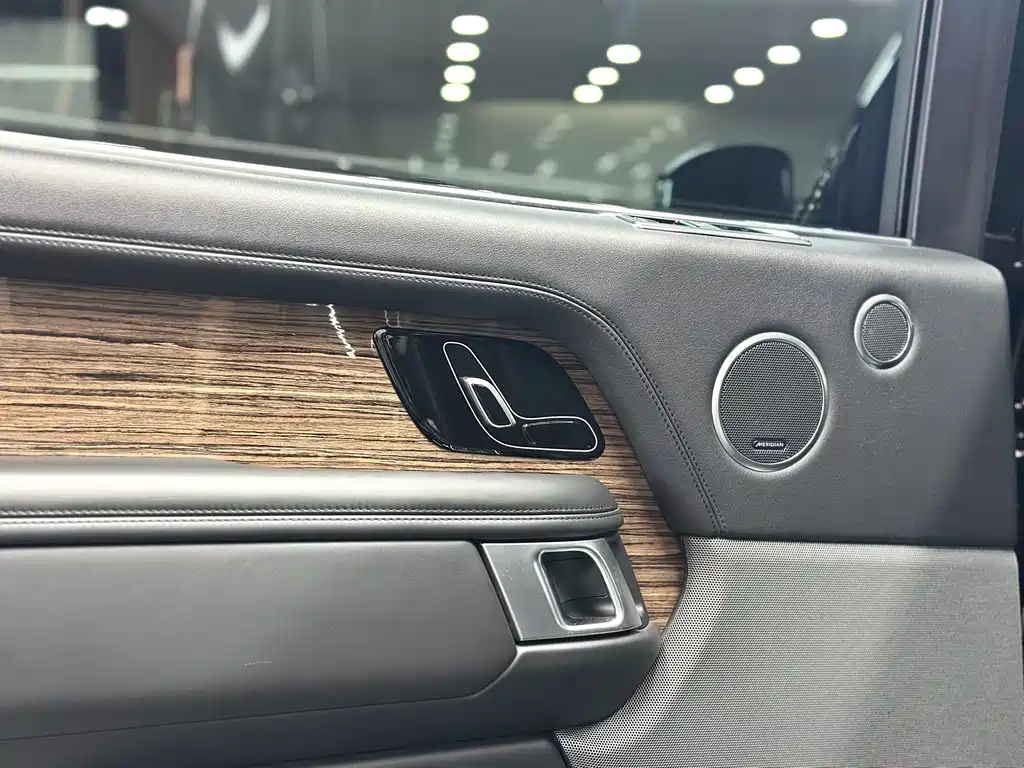 Land Rover Range Rover — миниатюра 9