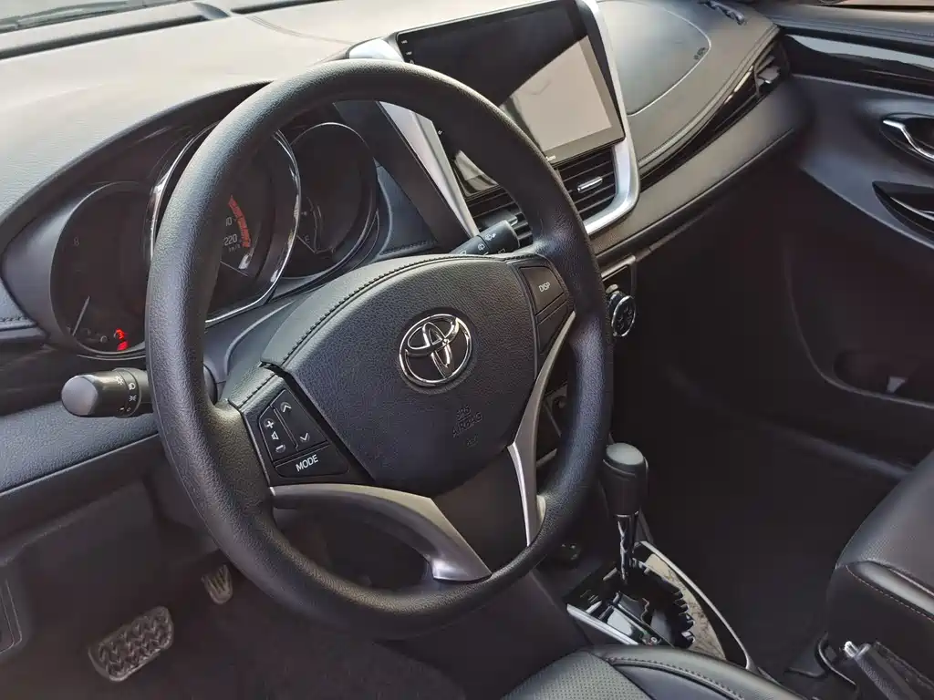 TOYOTA YARIS L ZHIXUAN