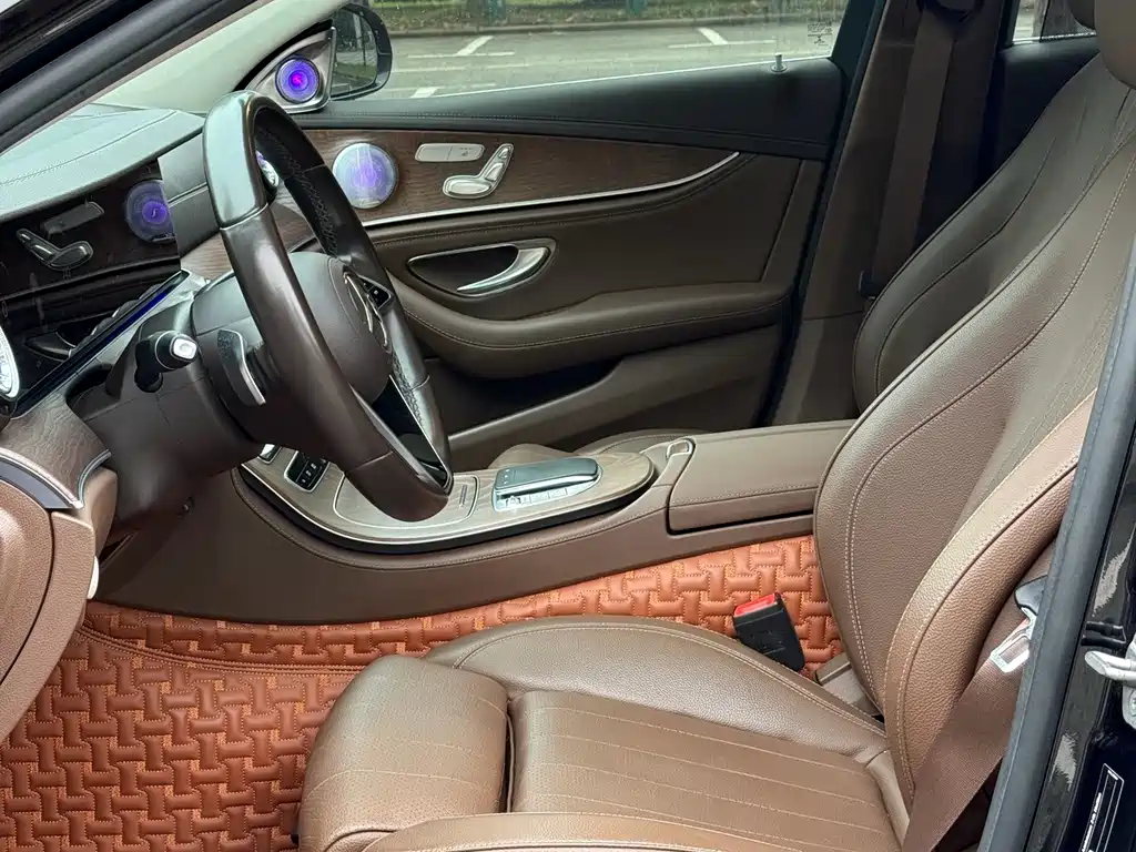 Mercedes-Benz E-Class — миниатюра 8