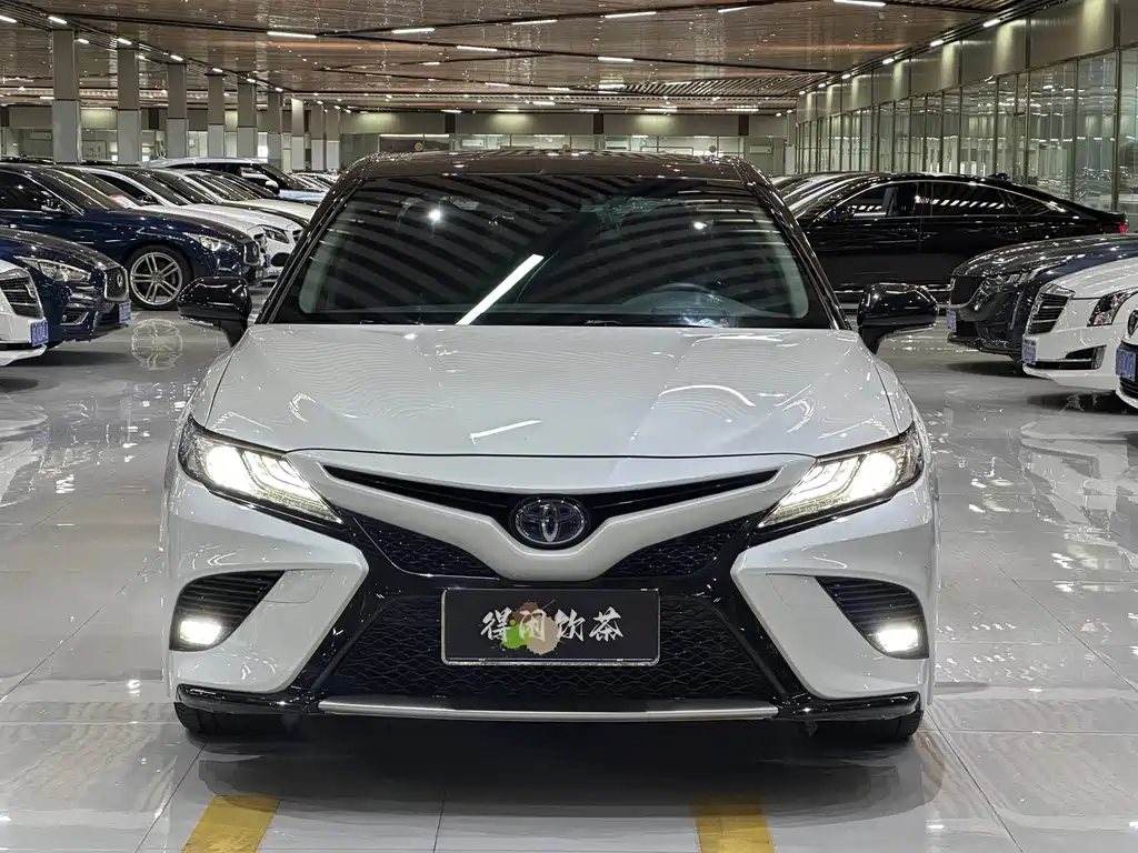 Toyota Camry — миниатюра 2