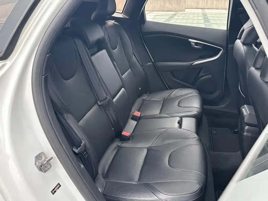 Volvo V40 — миниатюра 12