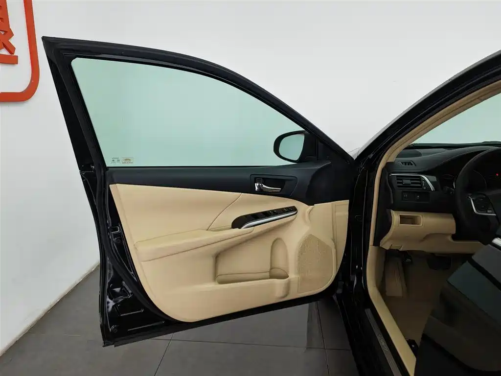 Toyota Camry 2015 2.0G Lead