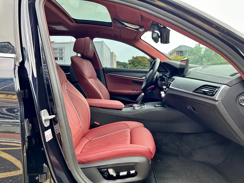 BMW 5 Series — миниатюра 12